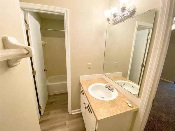 $1,225 | 1104 Greentree Court, Unit E, Tallahassee, FL 32304