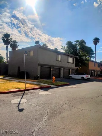 $1,500 | 4614 South Grand Drive, Unit 2, Las Vegas, NV 89169