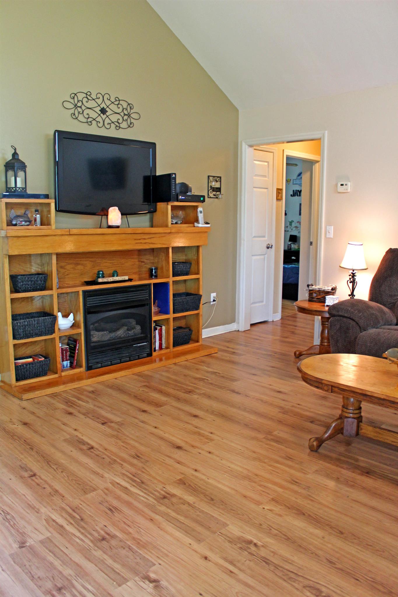 4 Harbin Road Fayetteville, TN 37334 - Photo 11 of 21 Stately, vaulted ceiling.