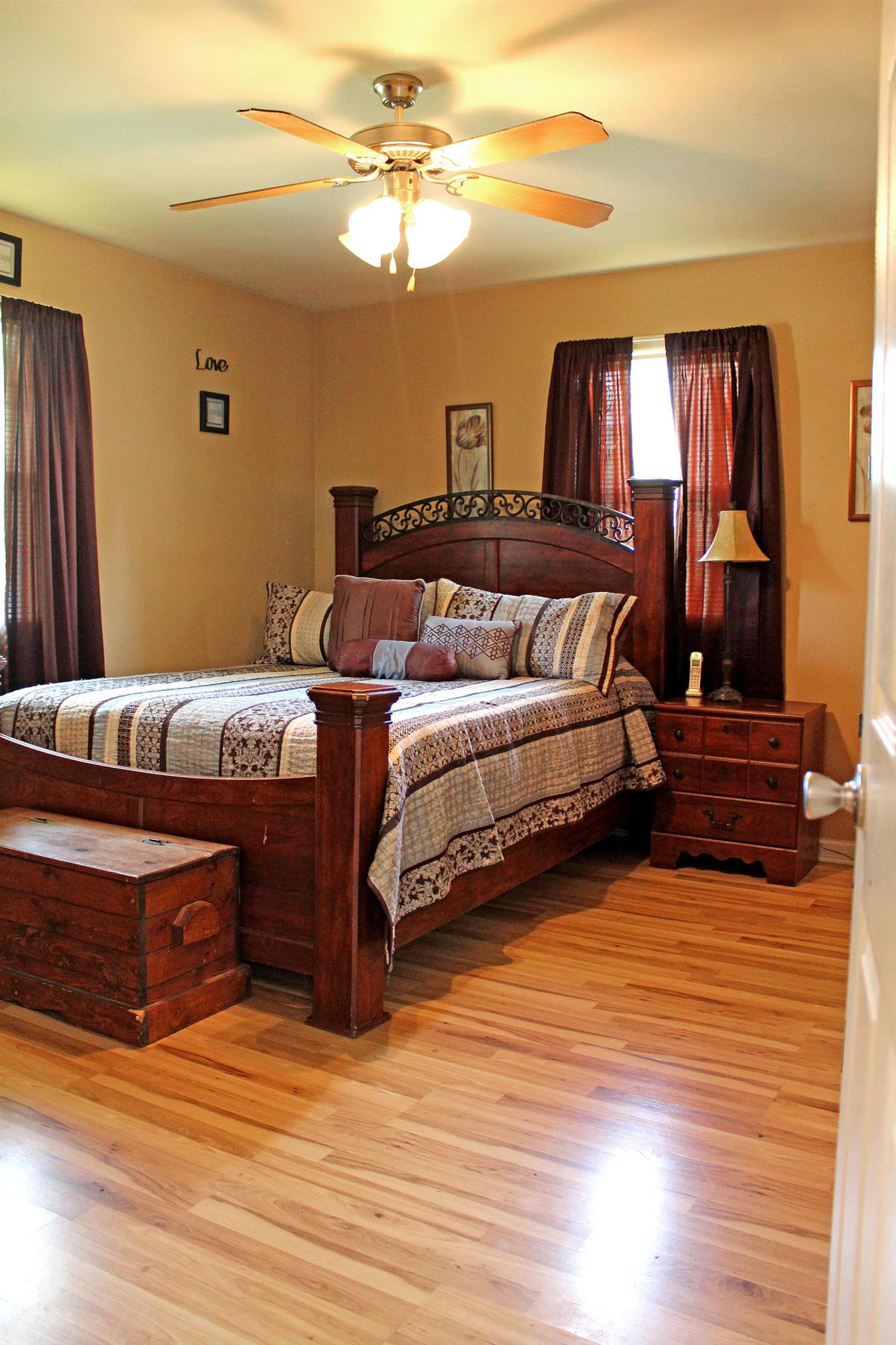 4 Harbin Road Fayetteville, TN 37334 - Photo 15 of 21 On-suite, master bedroom.
