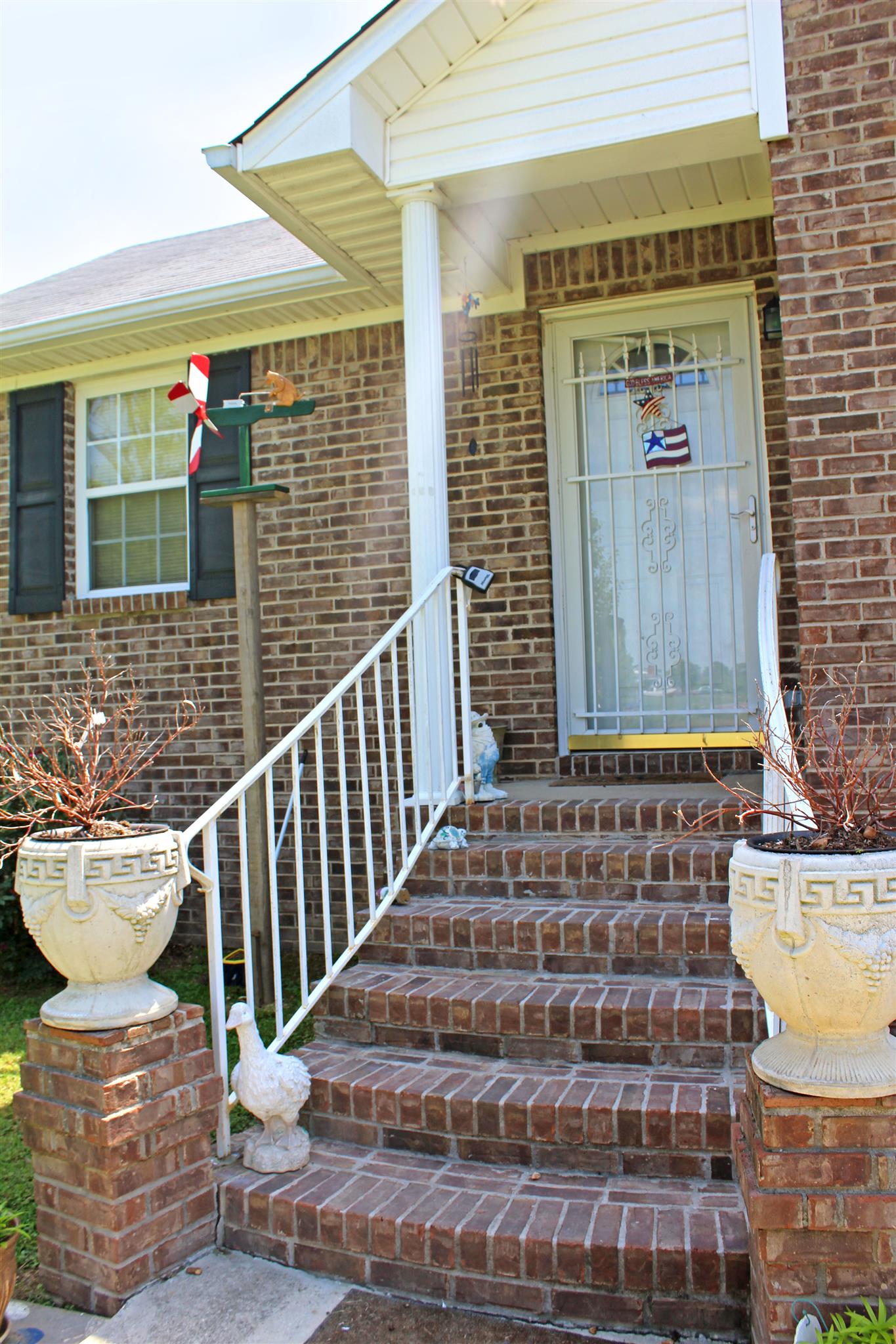 4 Harbin Road Fayetteville, TN 37334 - Photo 5 of 21 Covered front porch.