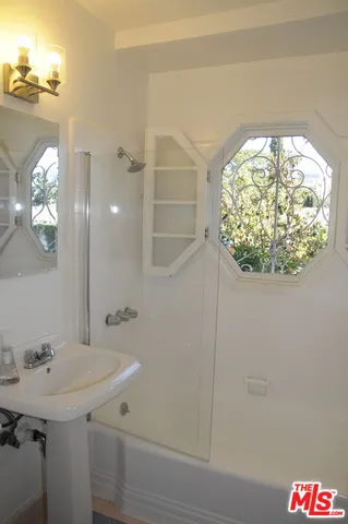 $1,700 | 1301 Devon Avenue, Los Angeles, CA 90024