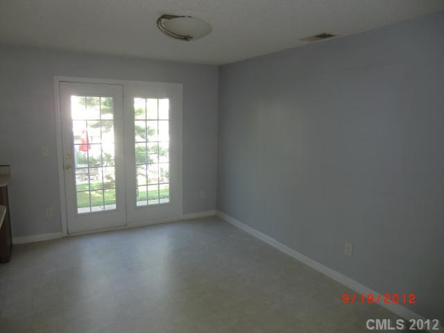 3252 Barons Court Road Charlotte, NC 28213 - Photo 4 of 12 Gallery Image 4
