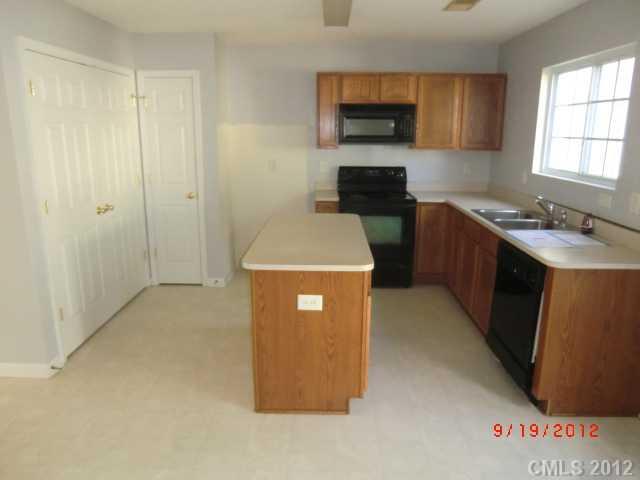 3252 Barons Court Road Charlotte, NC 28213 - Photo 5 of 12 Gallery Image 5