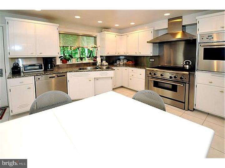 1250 Fleetwood Road Rydal, PA 19046 - Photo 4 of 25 Kitchen