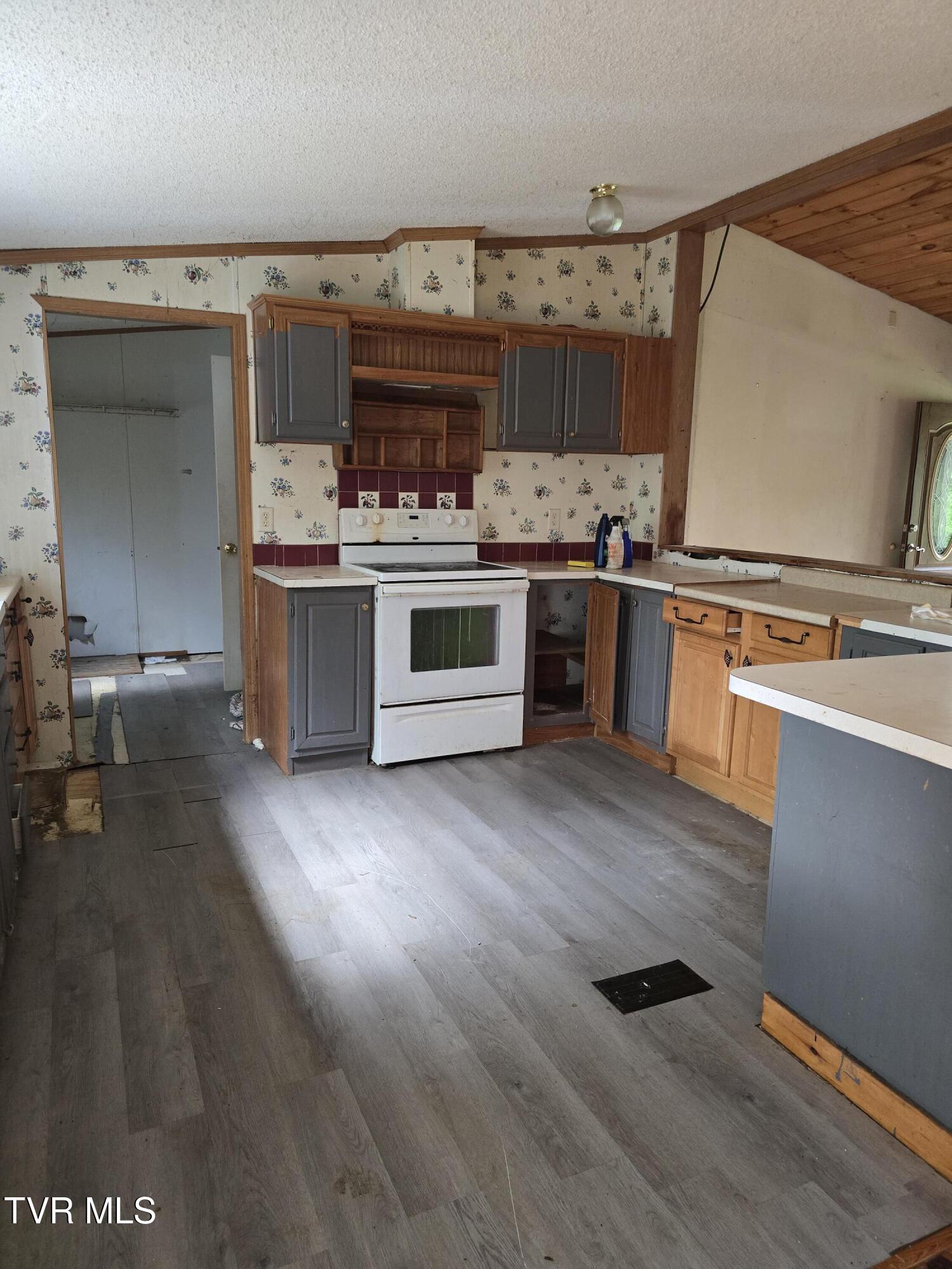 2242 Divide Road Mountain City, TN 37683 - Photo 14 of 22 20260619_112558