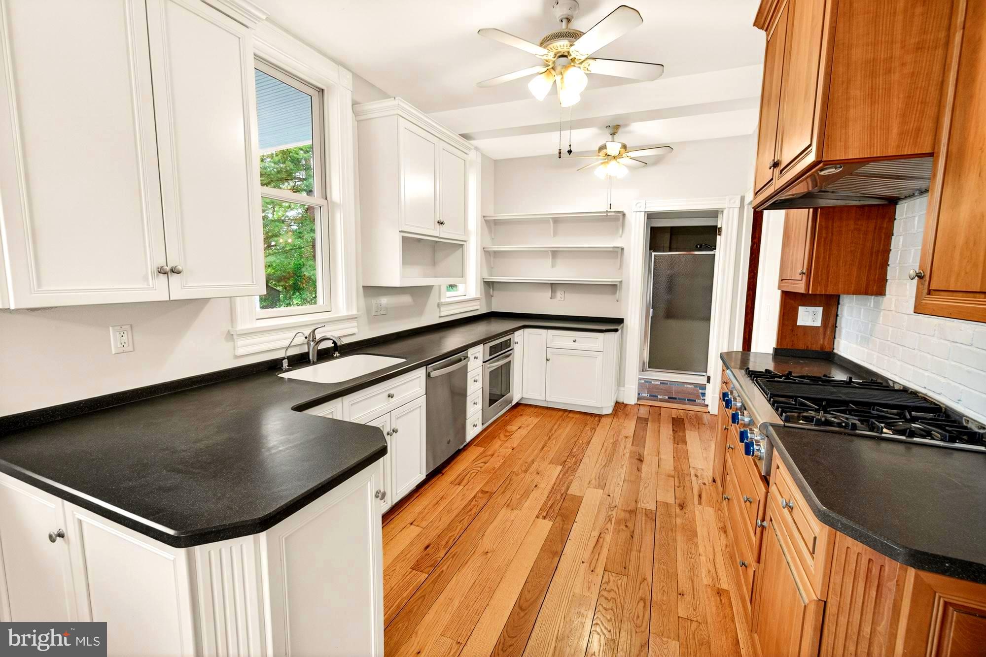 18040 Barnesville Road Barnesville, MD 20838 - Photo 42 of 101 Country kitchen!