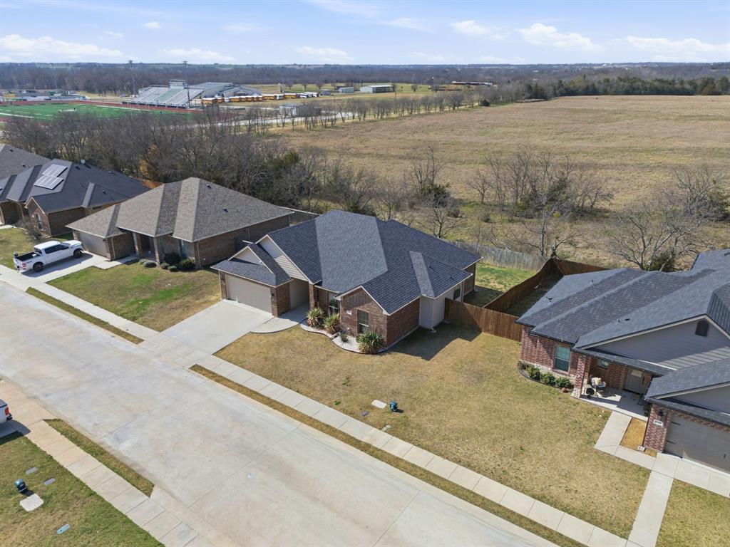 711 Hadley Lane Valley View, TX 76272 - Photo 37 of 40 Aerial view of residential area