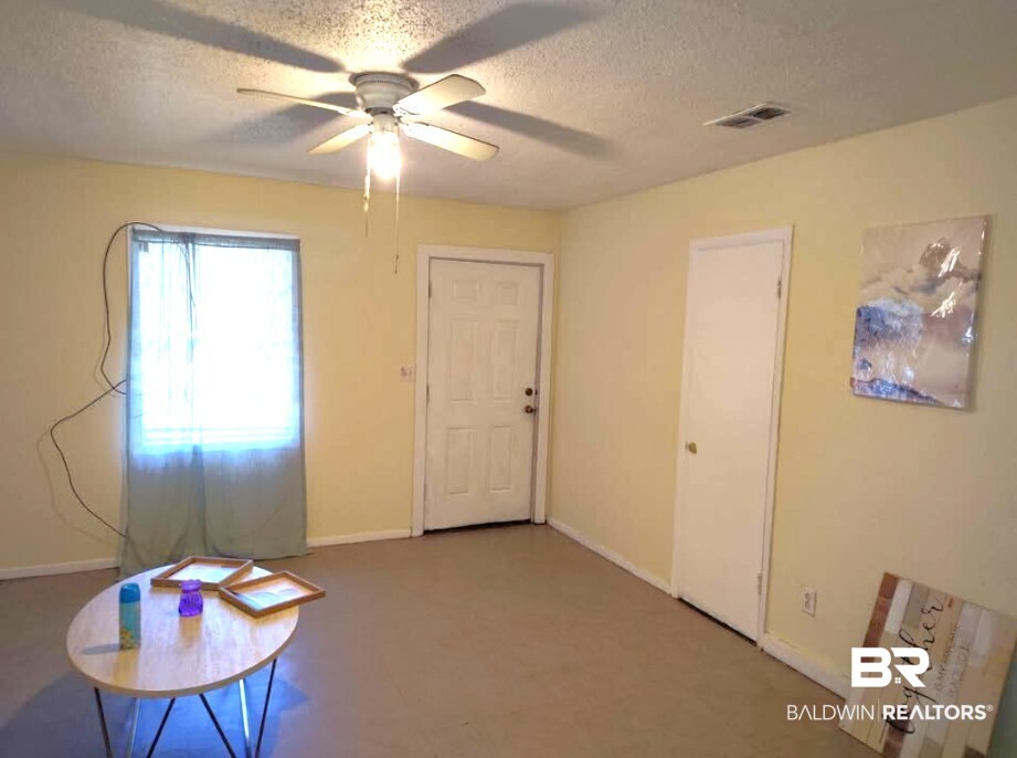 1304 Sowell Road, Unit A & B Brewton, AL 36426 - Photo 8 of 12 Unit B Living