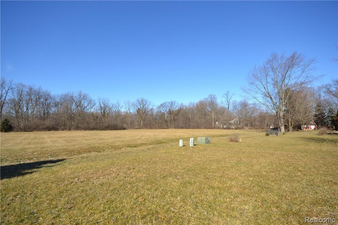 36104 Fredericksburg Road Farmington, MI 48331 - Photo 44 of 49 8 Exterior 7.JPG
