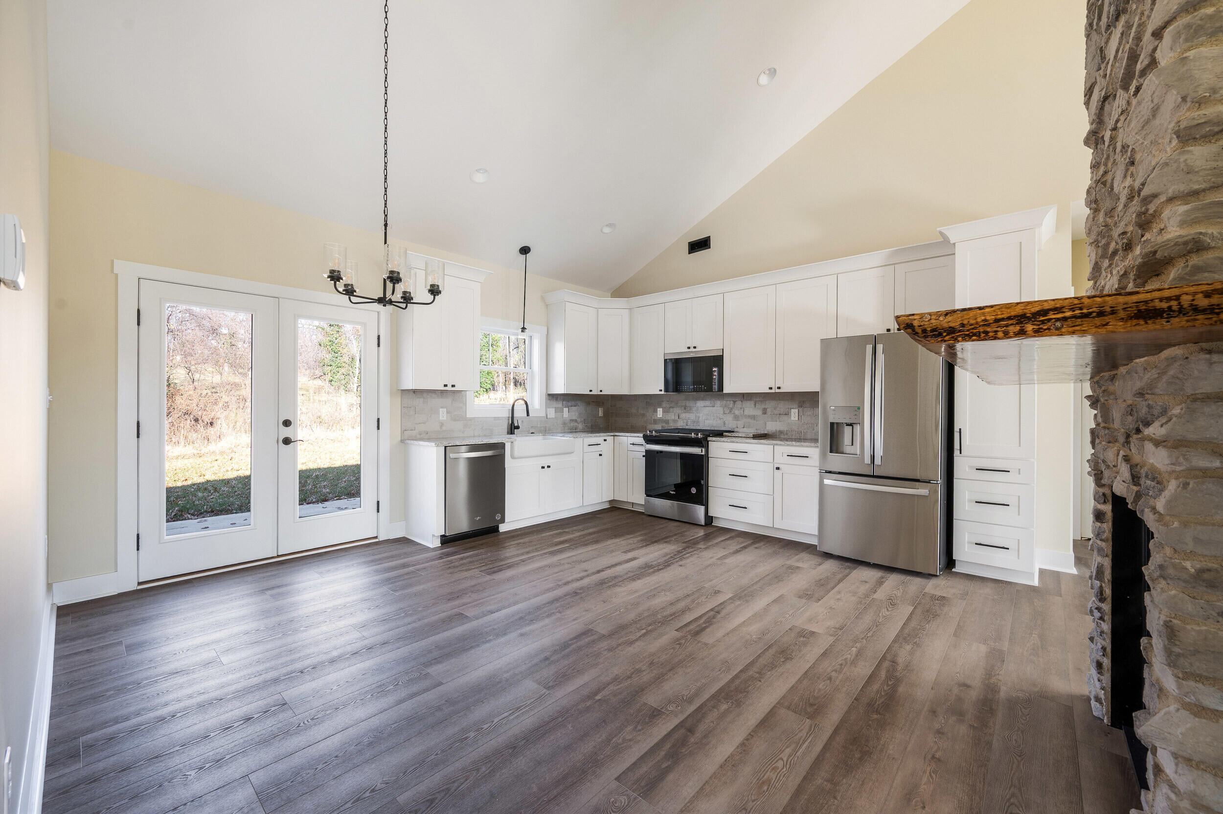 520 Raflo Place Avenue Bedford, VA 24523 - Photo 18 of 54 a kitchen with stainless steel appliances a refrigerator sink and cabinets