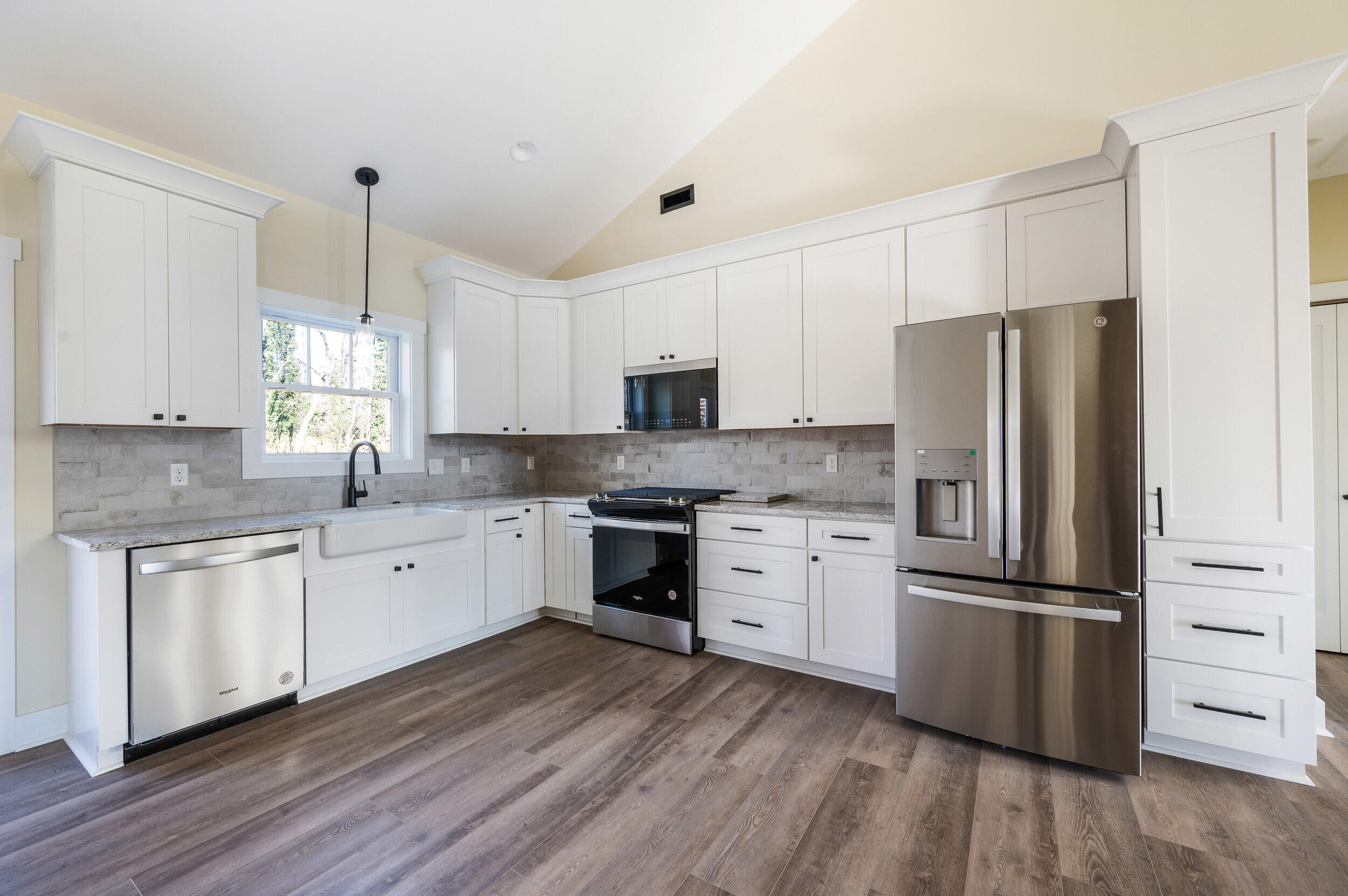 520 Raflo Place Avenue Bedford, VA 24523 - Photo 19 of 54 a kitchen with granite countertop a refrigerator stove top oven and sink