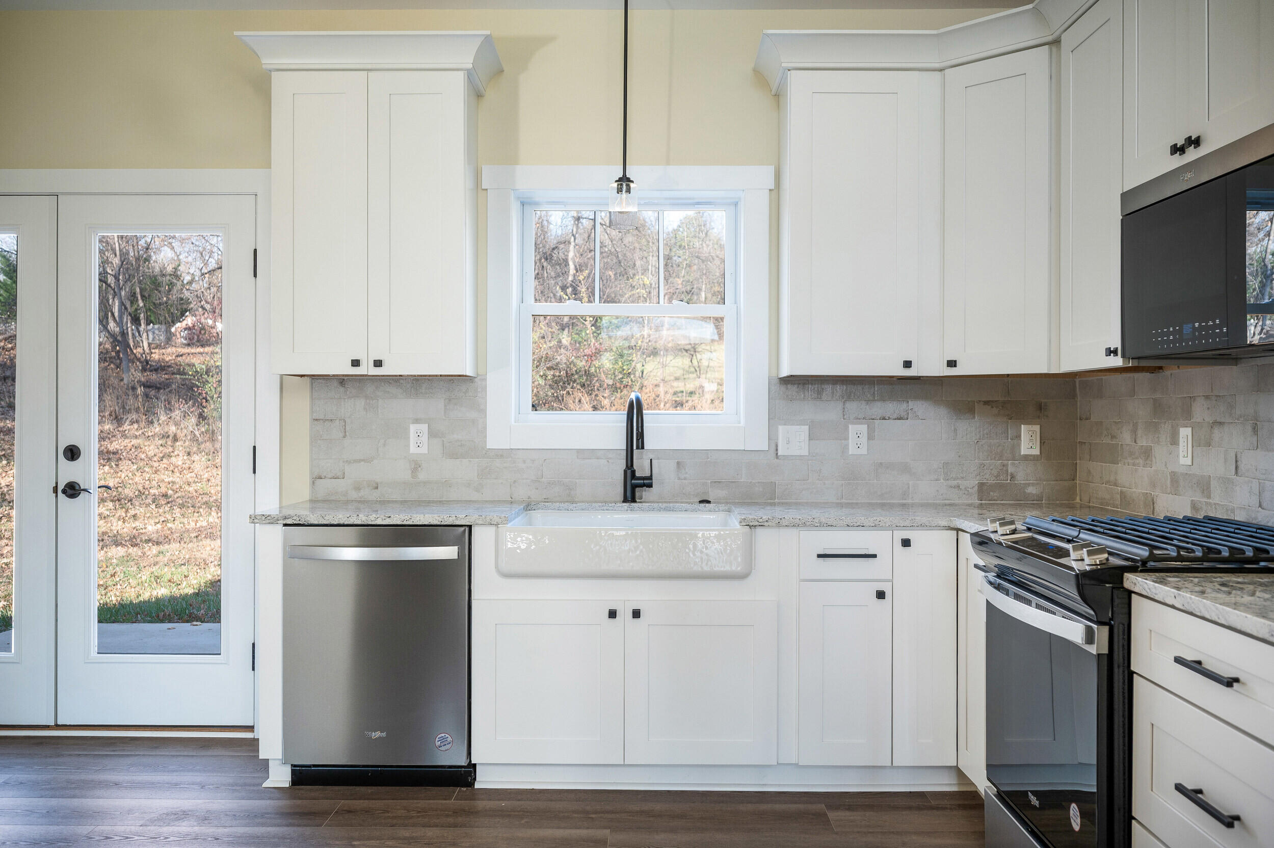 520 Raflo Place Avenue Bedford, VA 24523 - Photo 20 of 54 a kitchen with stainless steel appliances granite countertop a sink stove and cabinets