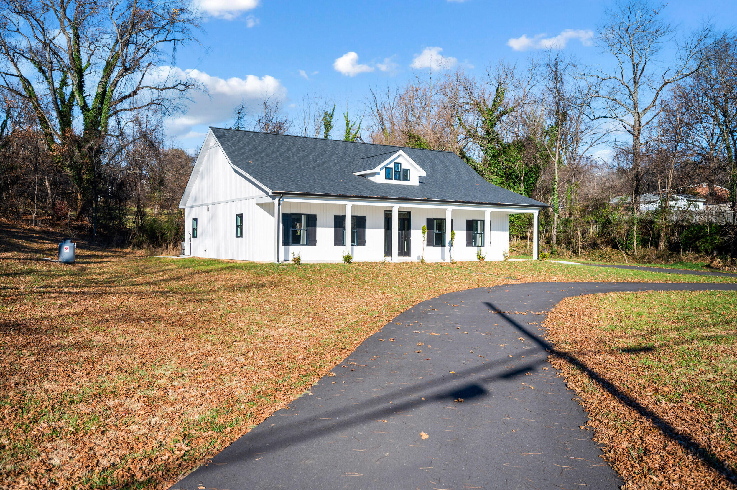 520 Raflo Place Avenue Bedford, VA 24523 - Photo 2 of 54 a front view of a house with a yard
