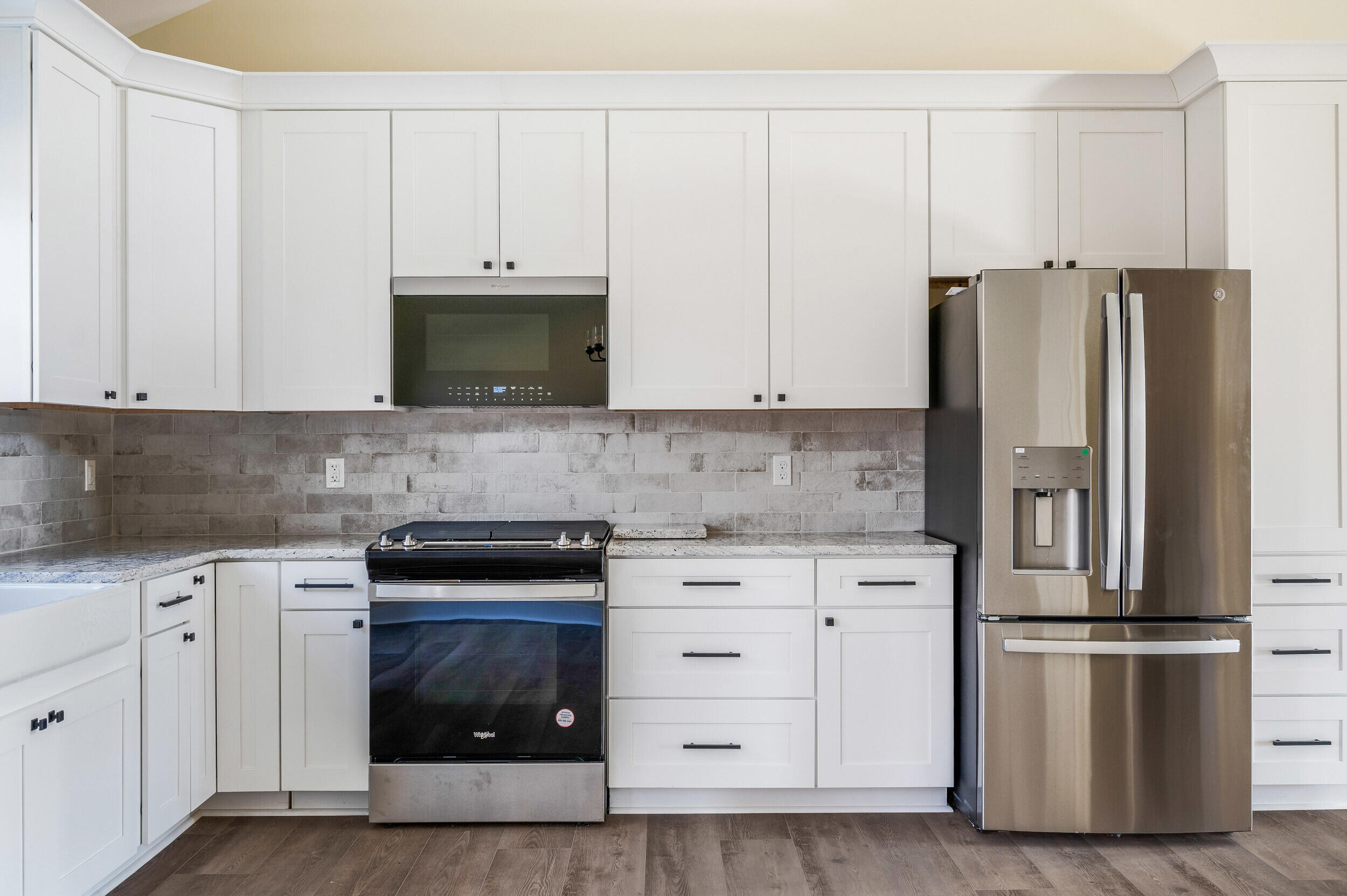 520 Raflo Place Avenue Bedford, VA 24523 - Photo 23 of 54 a kitchen with cabinets stainless steel appliances and a counter space