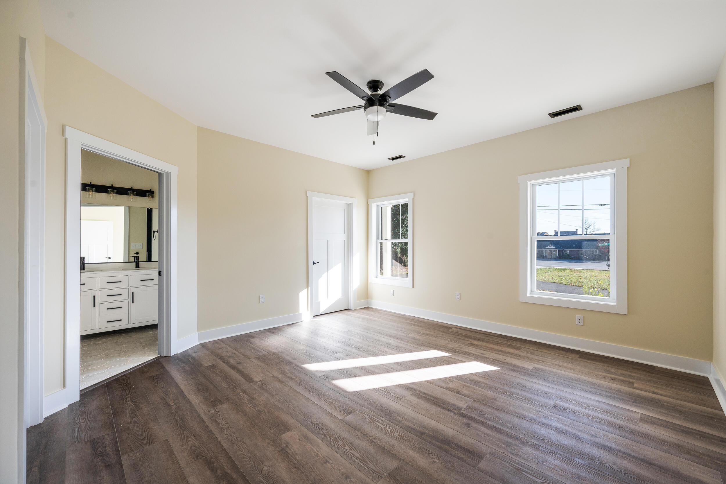 520 Raflo Place Avenue Bedford, VA 24523 - Photo 27 of 54 a view of livingroom with hardwood floor and a ceiling fan