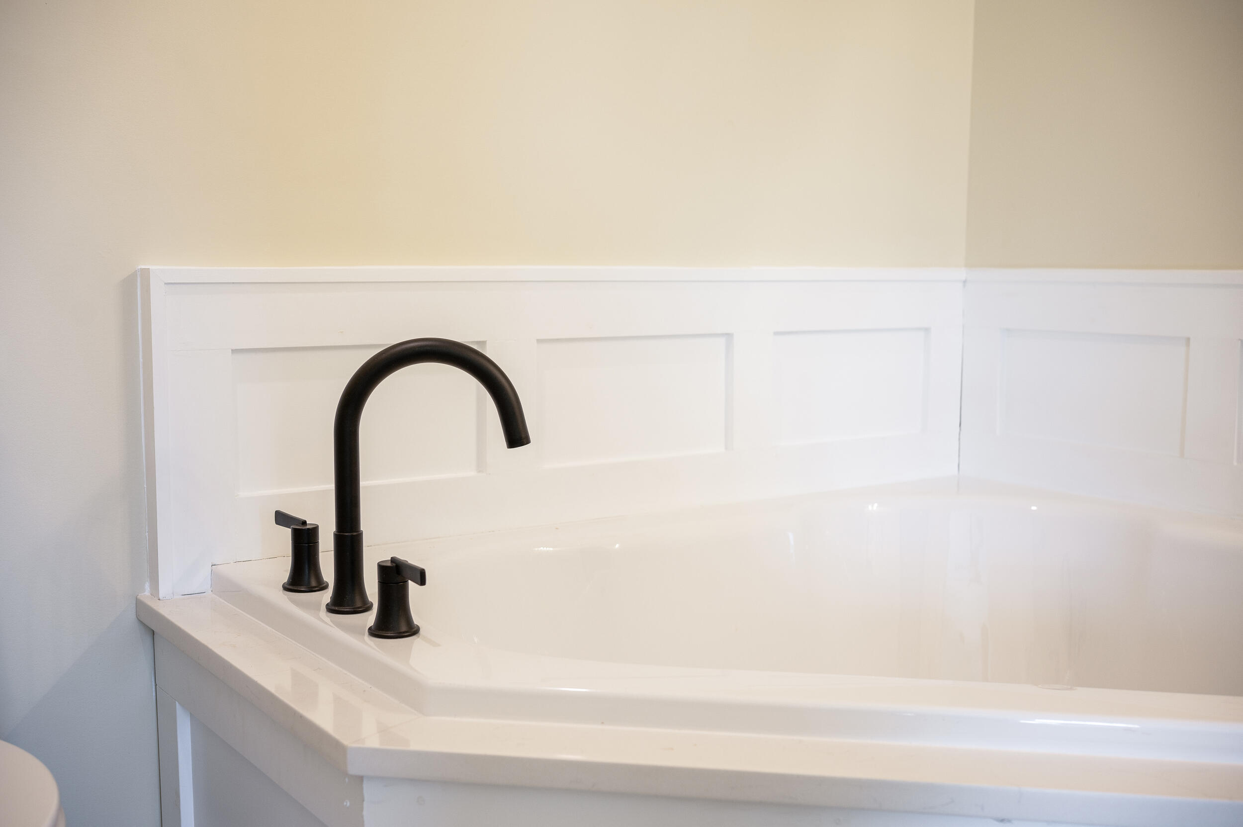 520 Raflo Place Avenue Bedford, VA 24523 - Photo 29 of 54 a bathroom with a sink and mirror