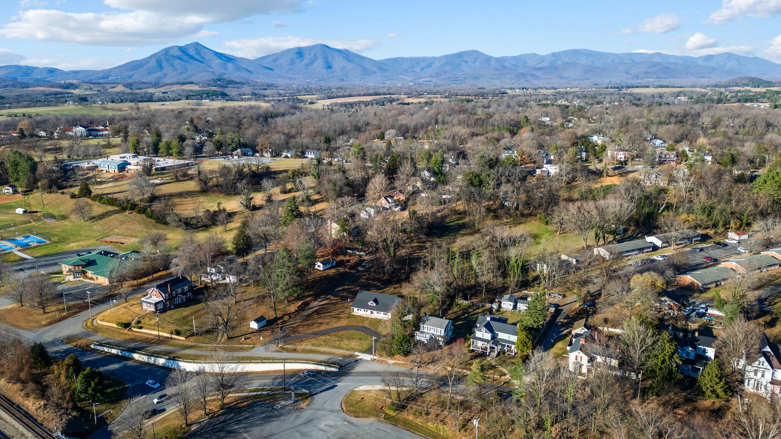 520 Raflo Place Avenue Bedford, VA 24523 - Photo 52 of 54 a view of city and mountain