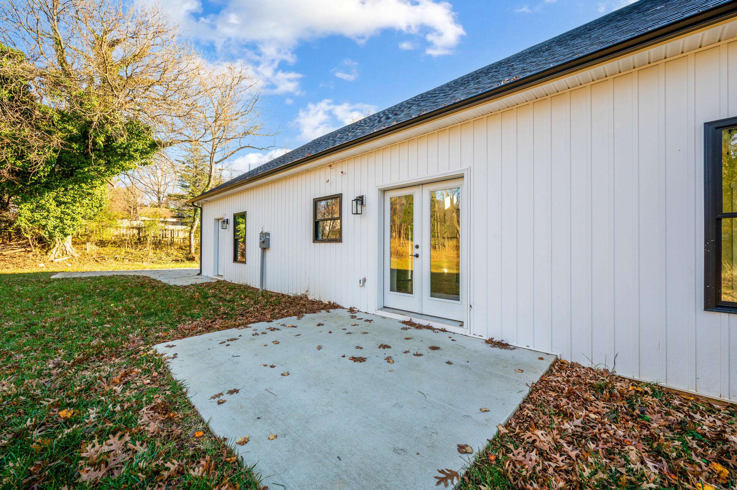 520 Raflo Place Avenue Bedford, VA 24523 - Photo 6 of 54 a backyard of a house