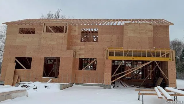 $2,580,000 | 85 Roundtree Drive, Plainview, NY 11803