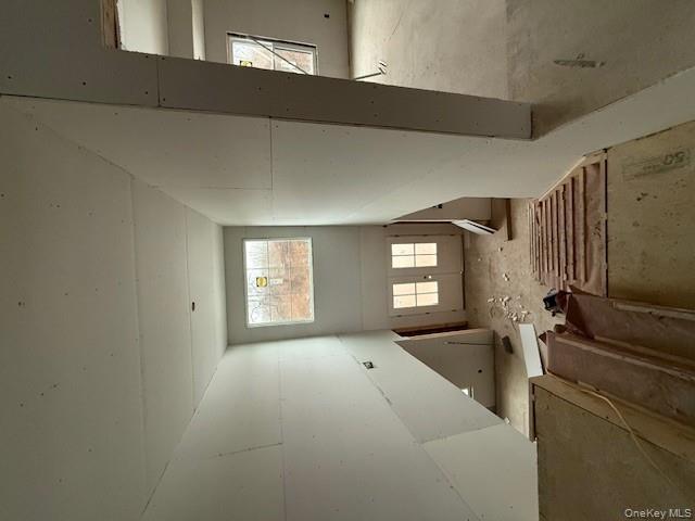 85 Roundtree Drive Plainview, NY 11803 - Photo 4 of 9