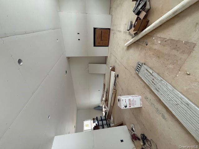 85 Roundtree Drive Plainview, NY 11803 - Photo 6 of 9