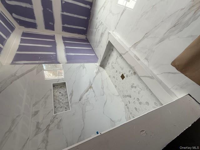 85 Roundtree Drive Plainview, NY 11803 - Photo 7 of 9