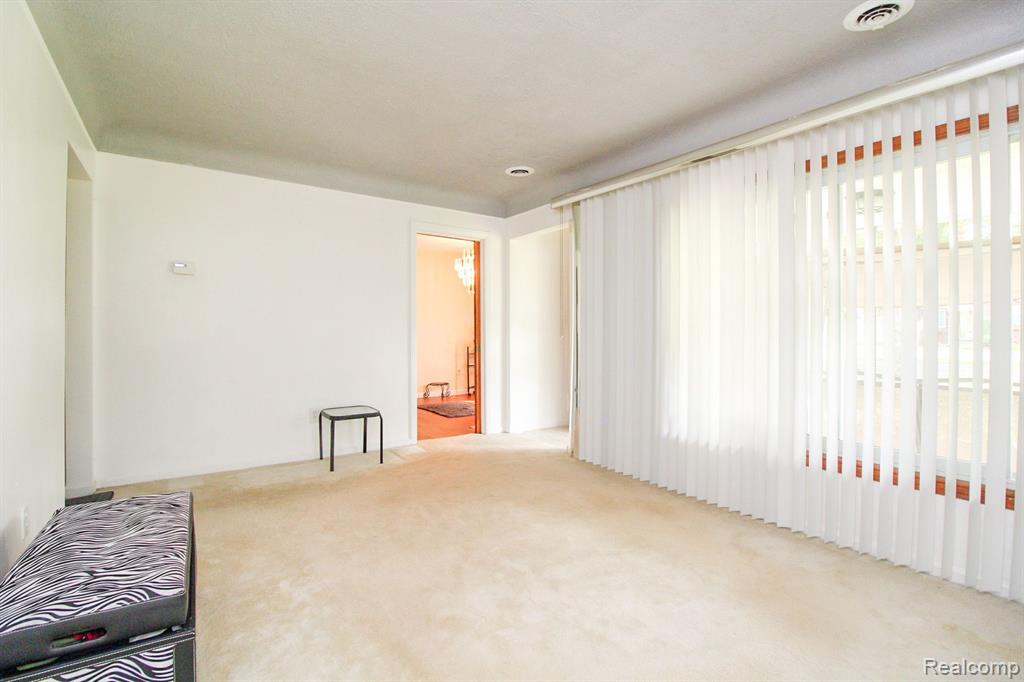 20977 Stahelin Road Southfield, MI 48075 - Photo 6 of 35