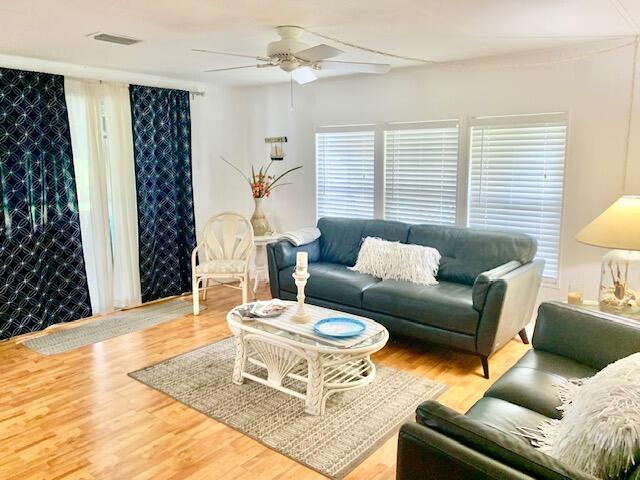 505 North Ruby Avenue Key Largo, FL 33037 - Photo 9 of 52 LIVING ROOM.