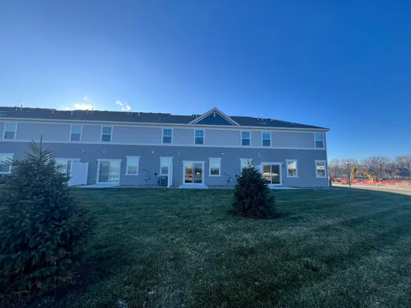 $2,575 | 20069 62nd Place, Hamel, MN 55340