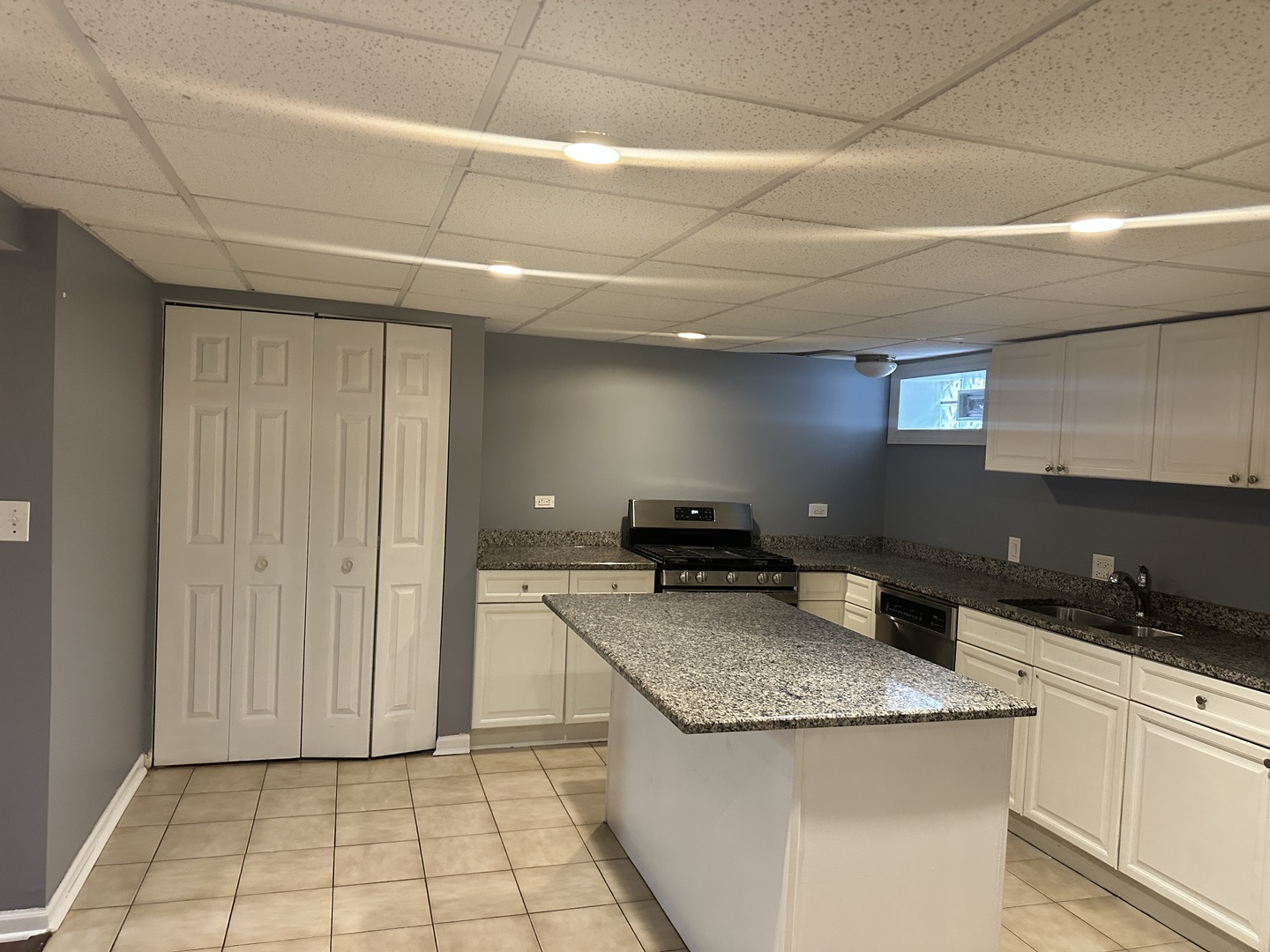 4517 Park Avenue, Unit G Brookfield, IL 60513 - Photo 6 of 12 a kitchen with a stove a sink and a refrigerator