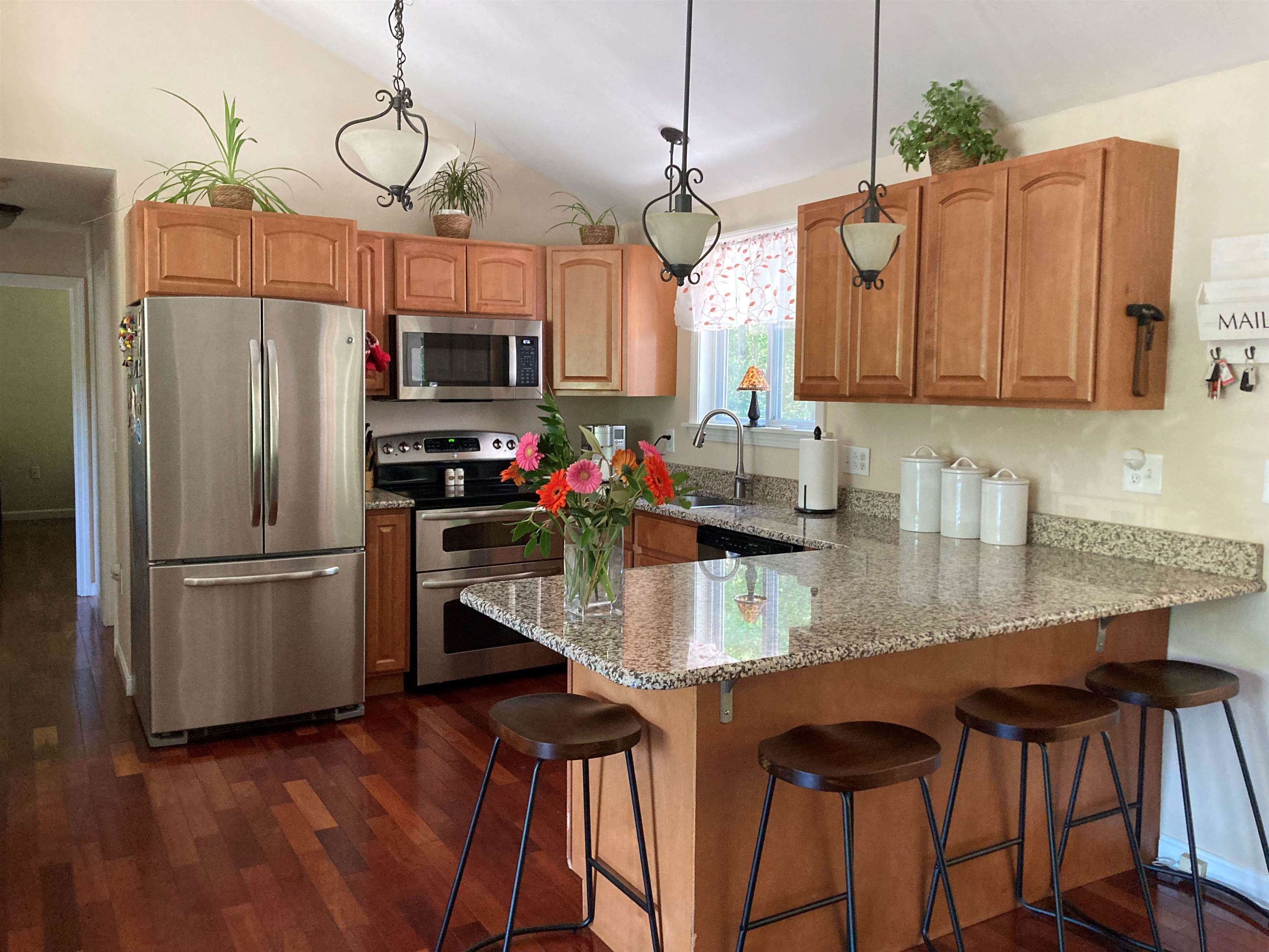 44 Walnut Hill Road Derry, NH 03038 - Photo 13 of 40