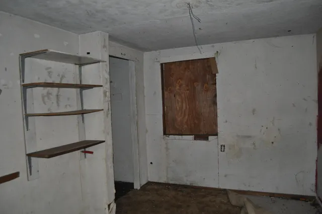 a room that has a closet in it