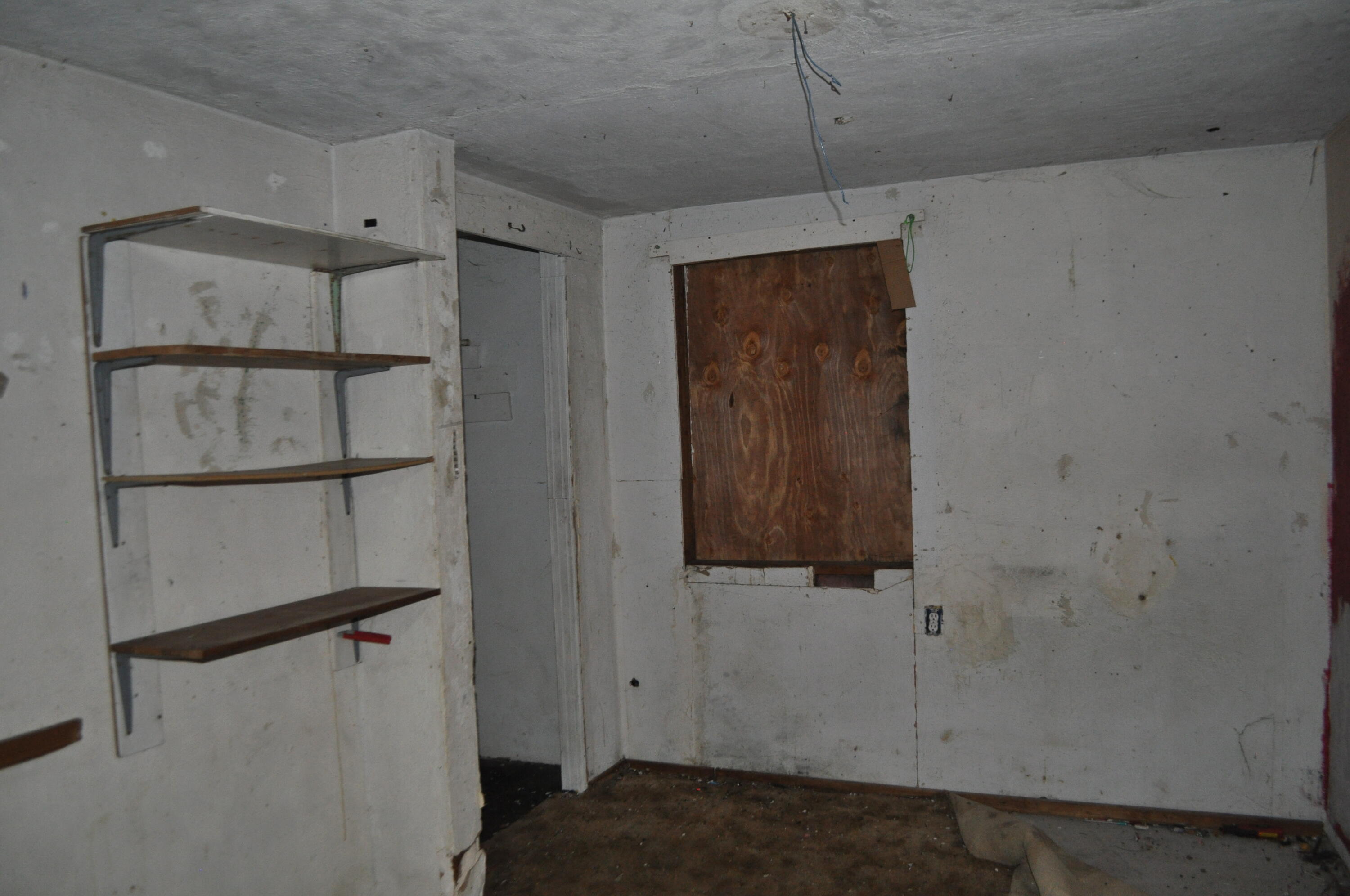 4098 St Patricks Avenue Redding, CA 96003 - Photo 19 of 38 a room that has a closet in it