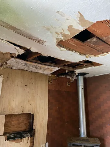 a view of walk in closet