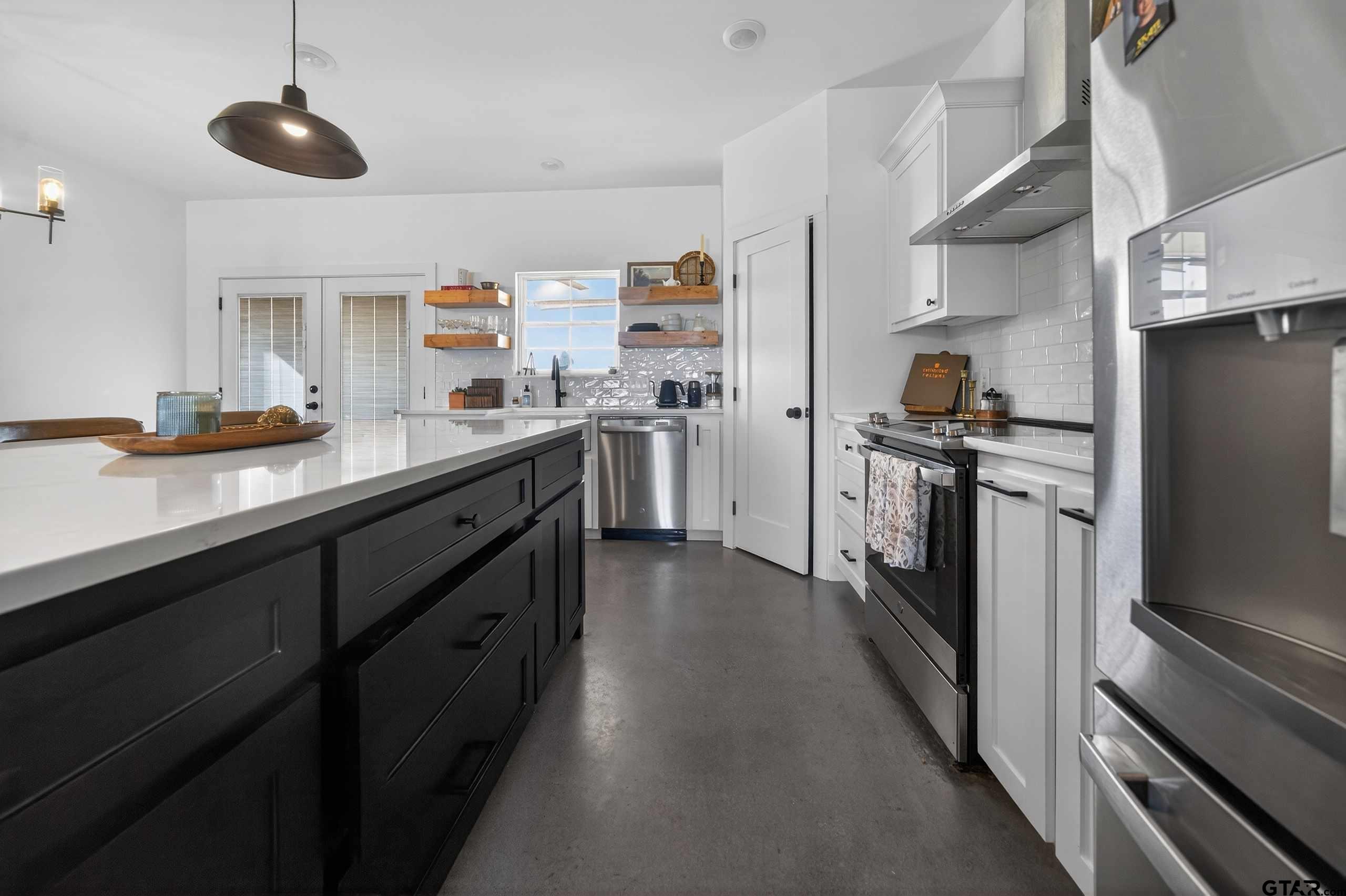305 Gallatin Cut-Off Road Jacksonville, TX 75766 - Photo 20 of 46 a kitchen with stainless steel appliances a sink stove and refrigerator
