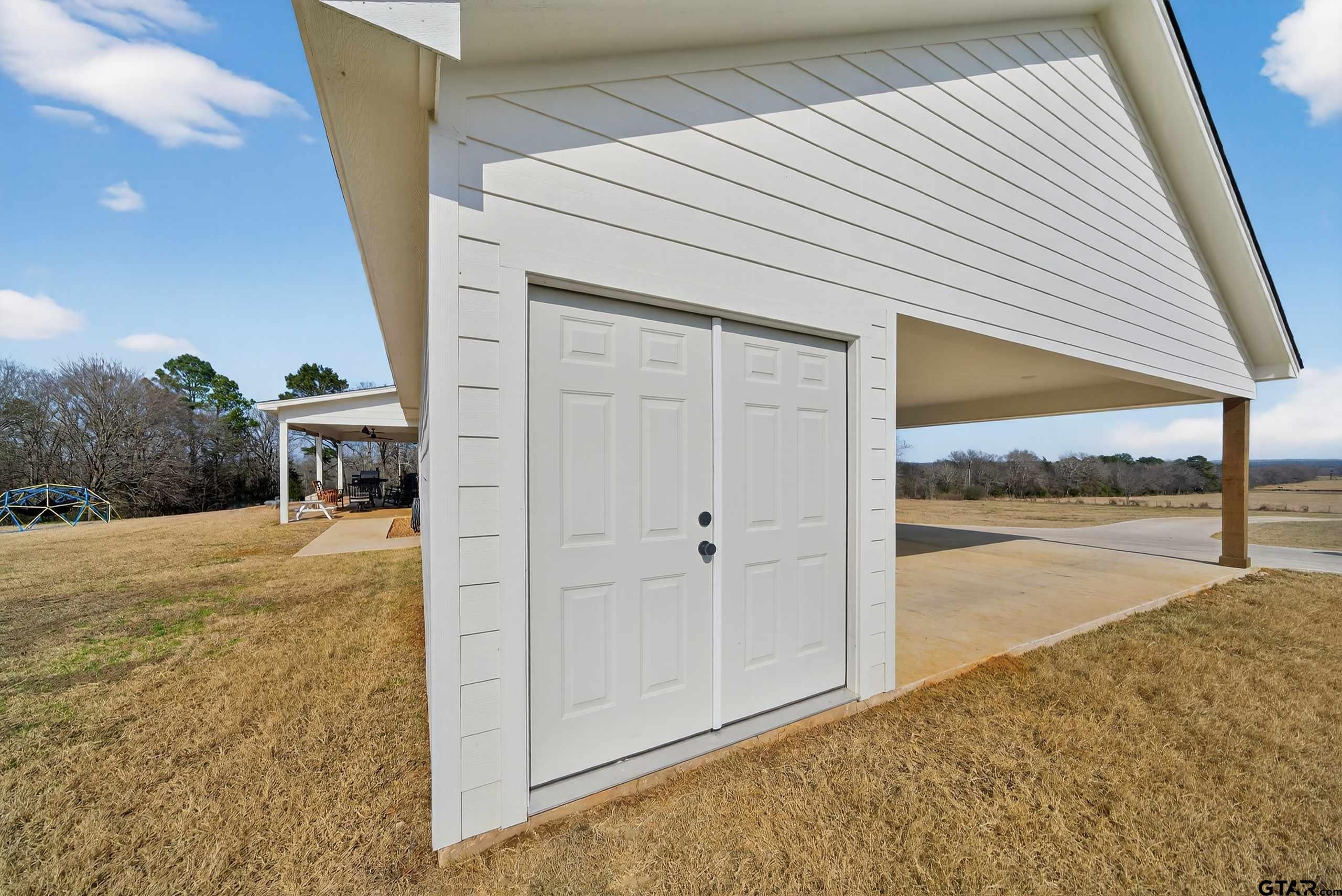 305 Gallatin Cut-Off Road Jacksonville, TX 75766 - Photo 5 of 46 a view of a balcony