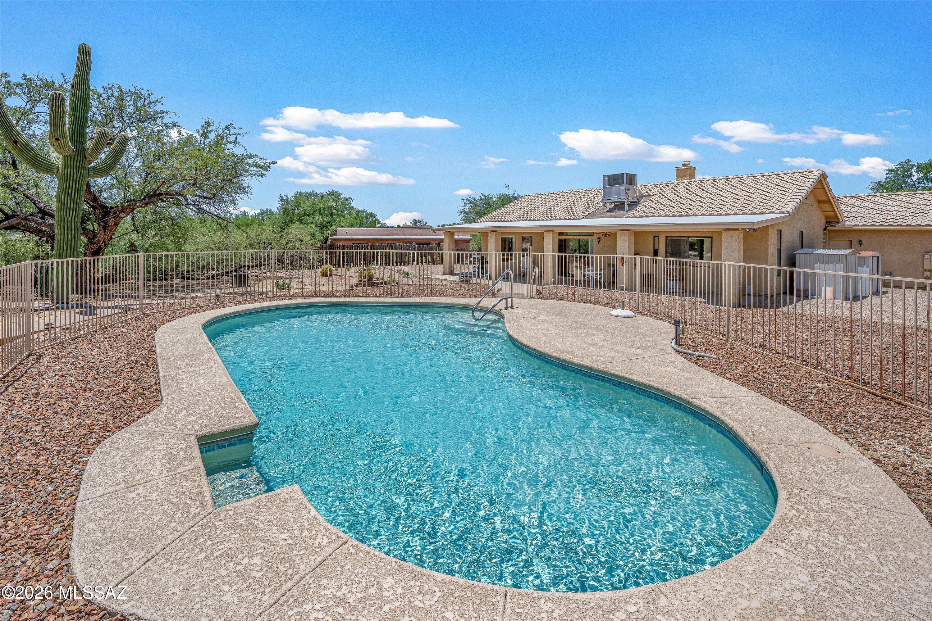4940 North Castle Ridge Road Tucson, AZ 85749 - Photo 34 of 43 35-Pool Area