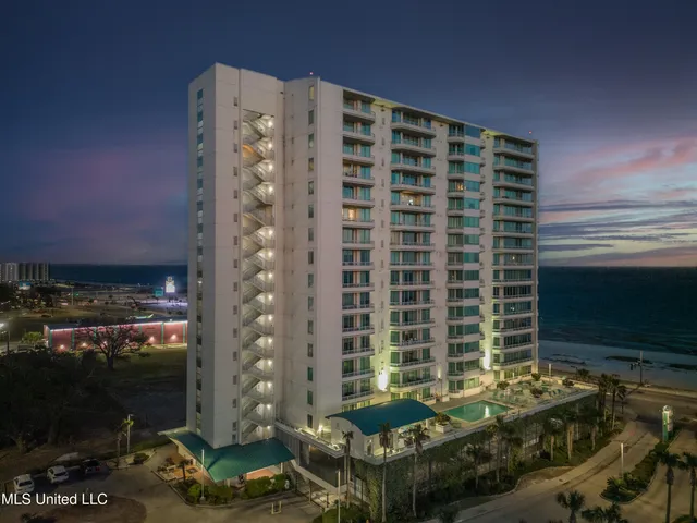 $319,900 | 2060 Beach Boulevard, Unit 106, Biloxi, MS 39531