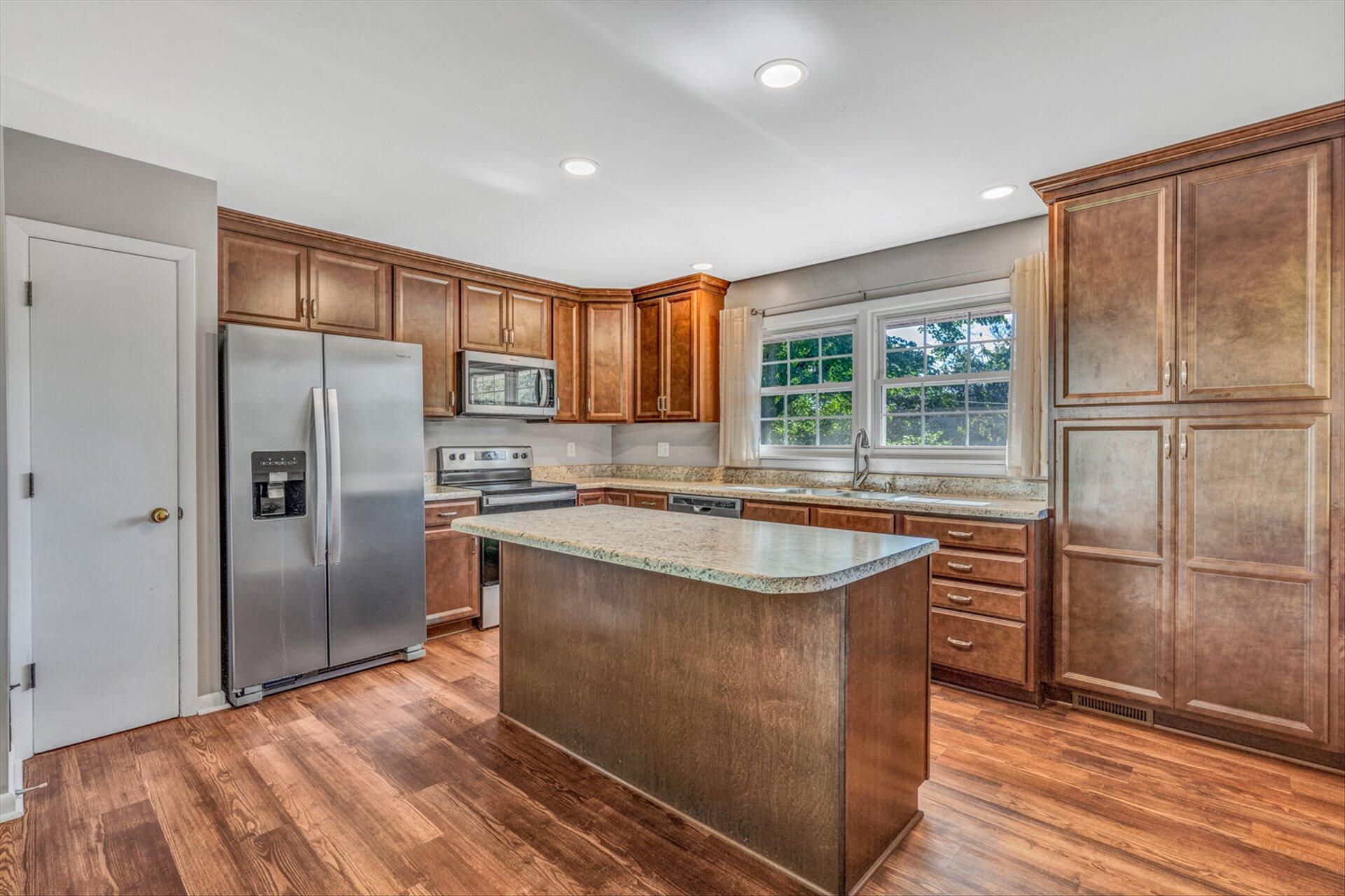 3102 Longhorn Road Roanoke, VA 24018 - Photo 9 of 44 09-DSC8196
