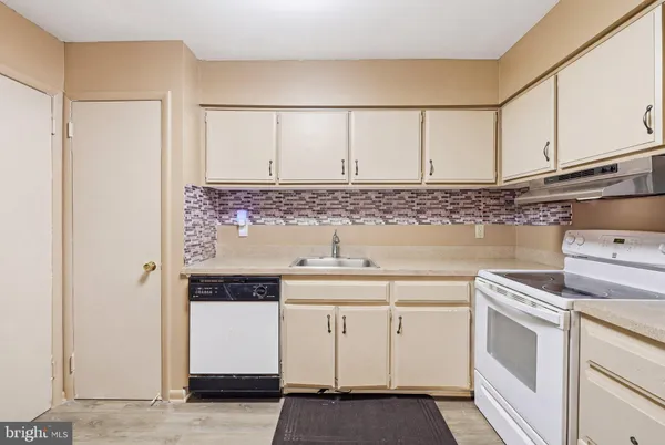 $2,800 | 7 D Dennison Drive, Unit D, East Windsor, NJ 08520