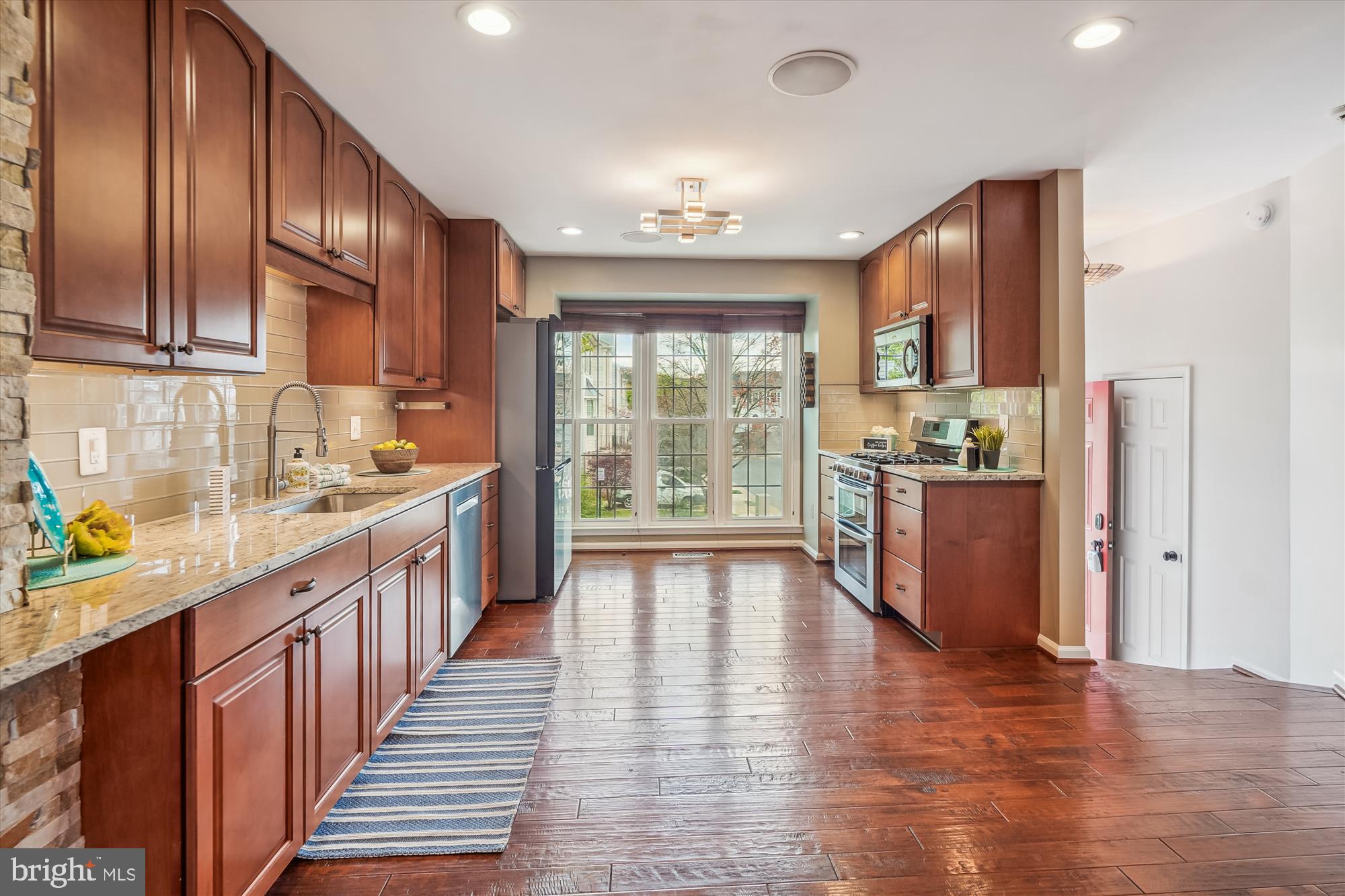 46940 Rabbitrun Terrace Sterling, VA 20164 - Photo 4 of 60 Renovated Kitchen with Gorgeous Cabinetry