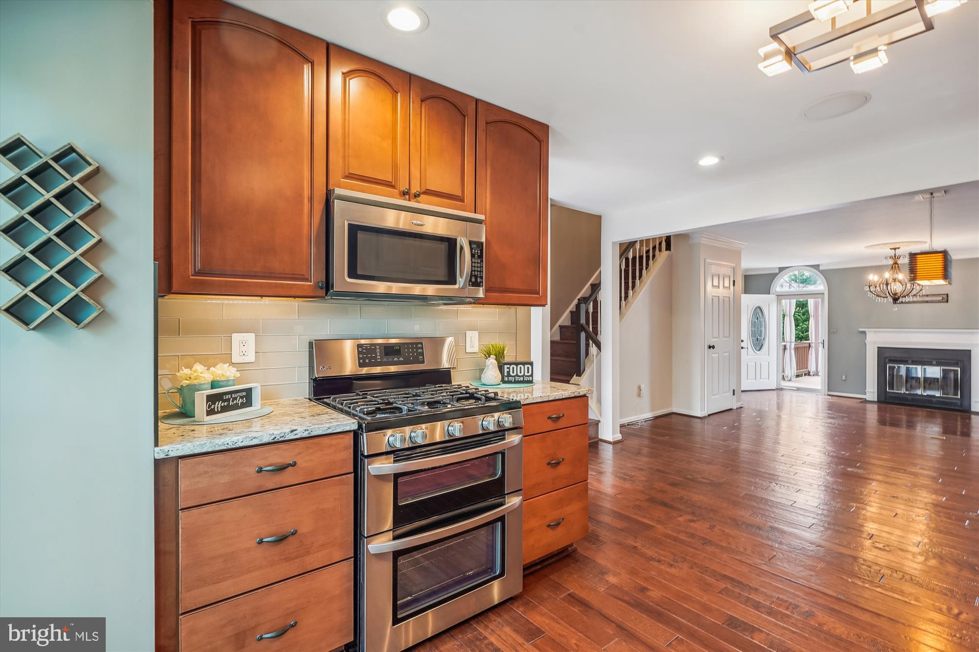 46940 Rabbitrun Terrace Sterling, VA 20164 - Photo 6 of 60 5-Burner Gas Cooktop with Double Oven