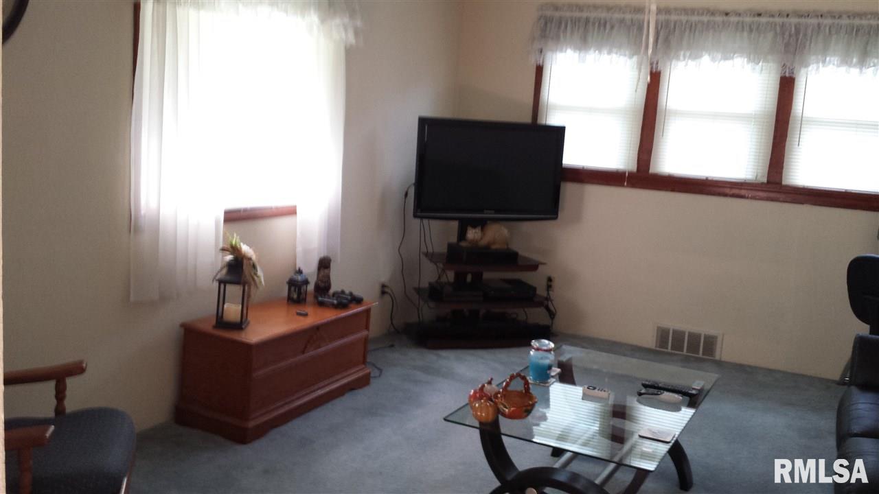 3207 Cleveland Street Clinton, IA 52732 - Photo 5 of 6 Gallery Image 5