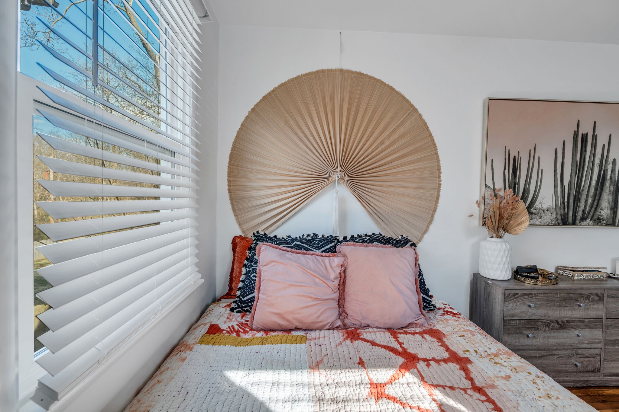 911 South 14th Street Nashville, TN 37206 - Photo 18 of 30 a bedroom with a bed and a painting on the wall