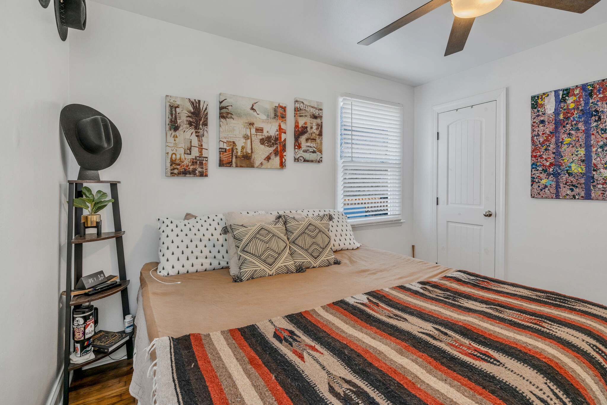 911 South 14th Street Nashville, TN 37206 - Photo 20 of 30 a bedroom with a bed and a bookshelf