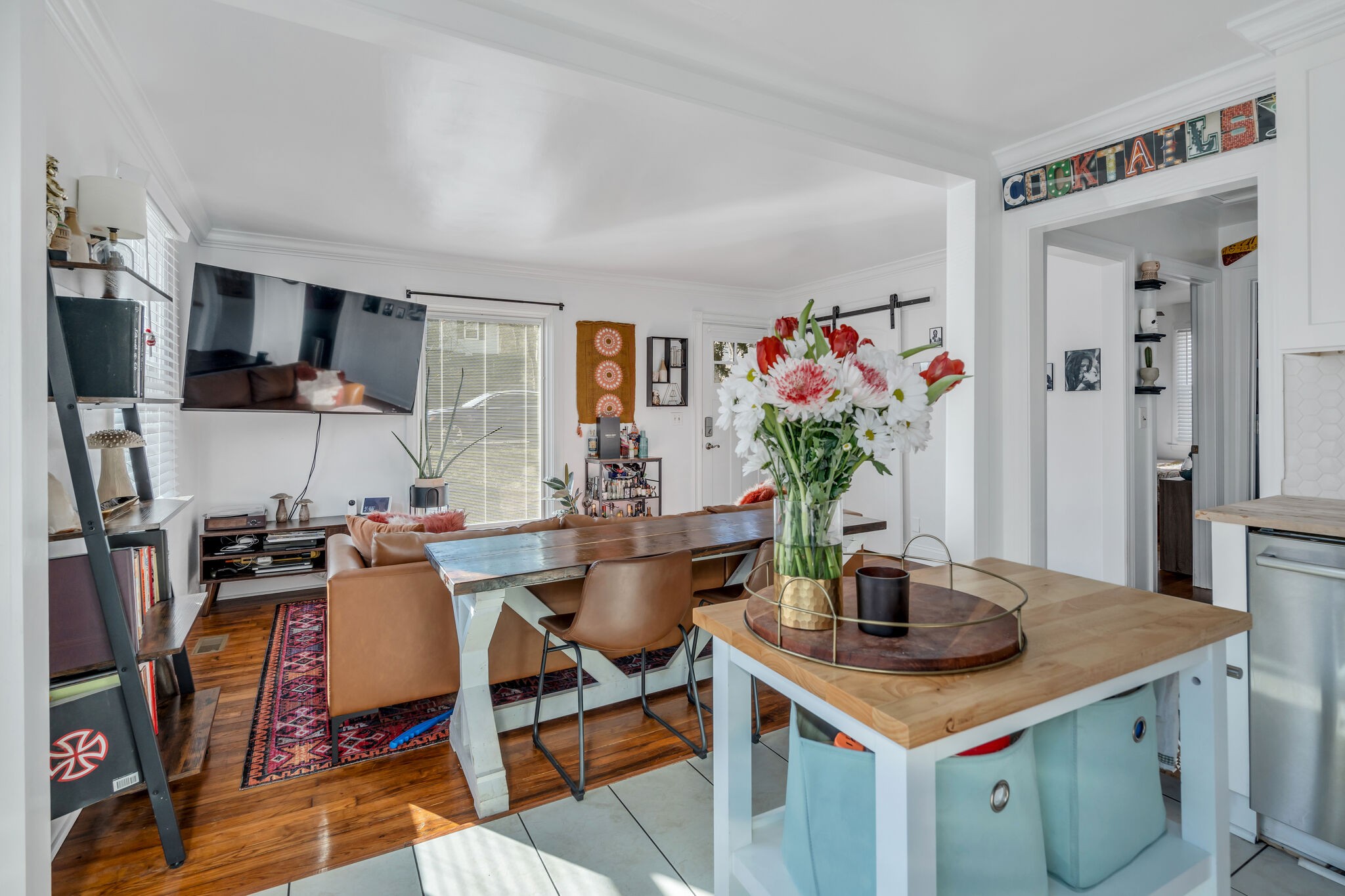 911 South 14th Street Nashville, TN 37206 - Photo 10 of 30 a view of a workspace with furniture