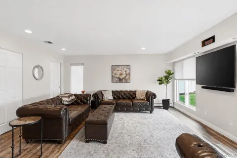 $2,399,000 | 23 Wildwood Lane, Greenvale, NY 11548