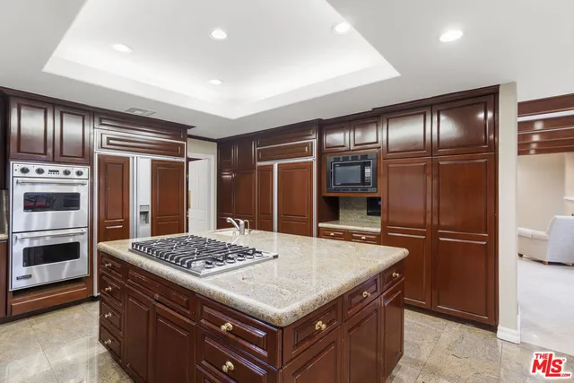 a kitchen that has a stove and a refrigerator