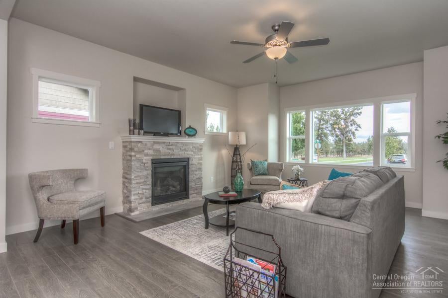 995 Northwest Rimrock Drive Redmond, OR 97756 - Photo 5 of 24 Additional Photo